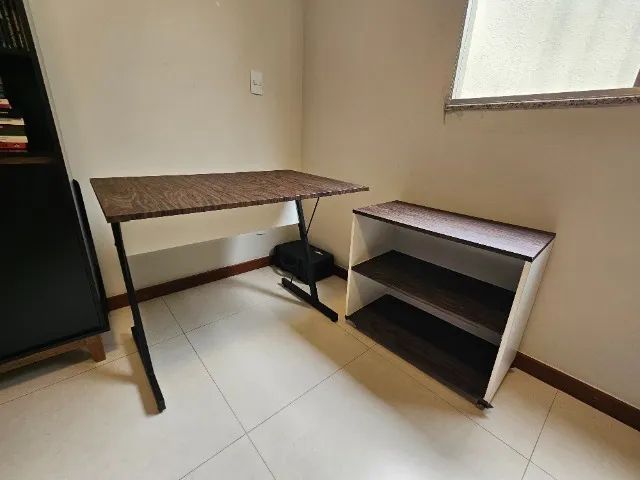 Mesa para Computador + nicho livreiro baixo