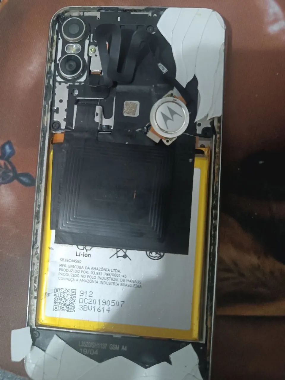 Celular quebrado (Motorola One) - Para peças. - Foto 3