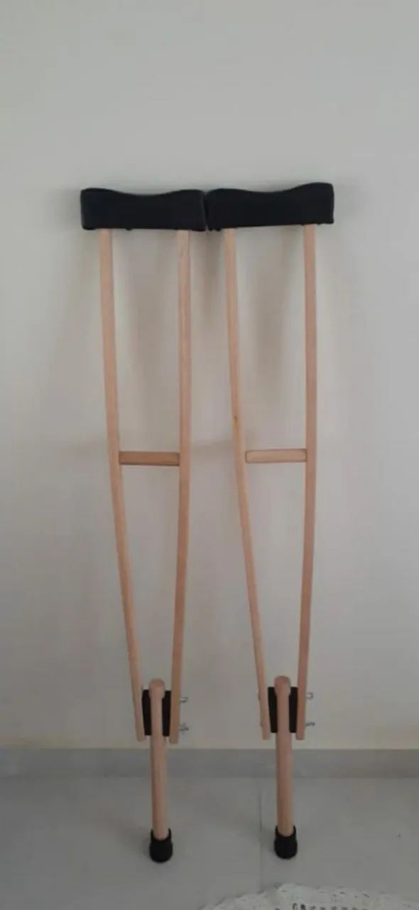 Muletas de madeira