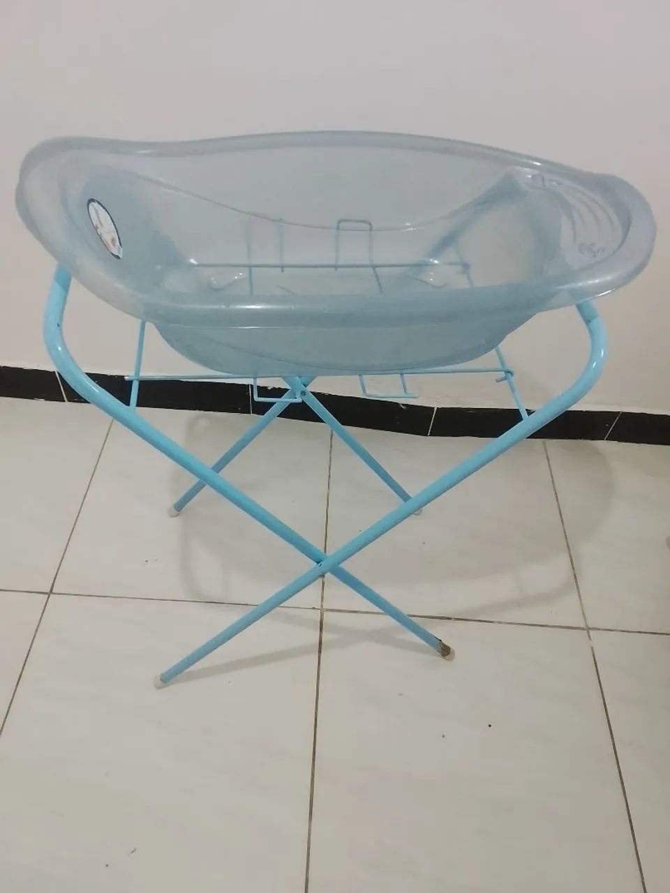 Banheira de menino com suporte 