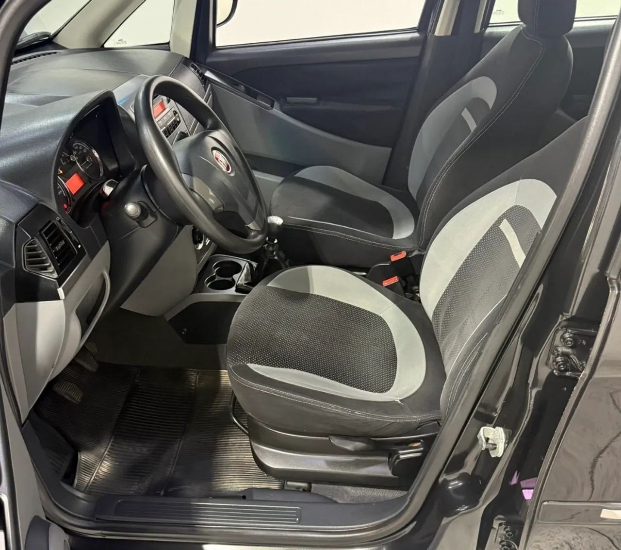 Fiat Idea Sporting 1.8 Flex 16V 5P 2011