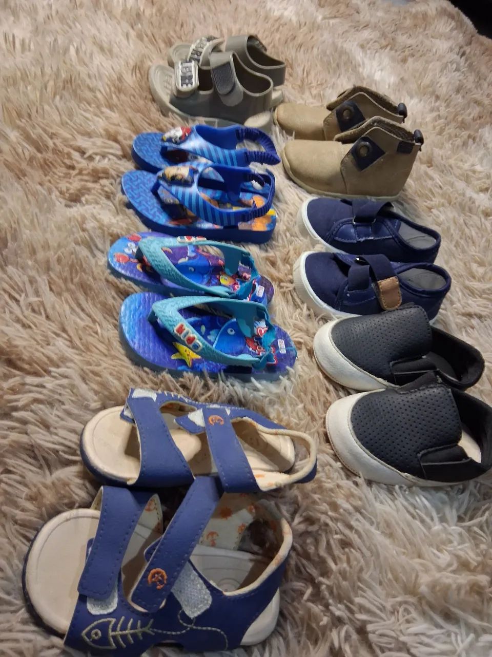 Vendo lotinho de sapatos para bebê leia!! 