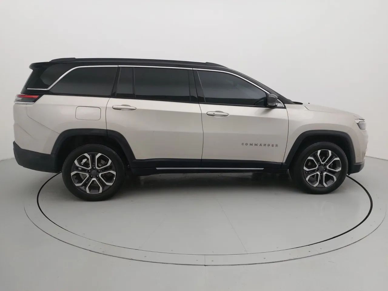 Jeep Commander Limited T270 1.3 TB Flex Aut., foto 6 de 18