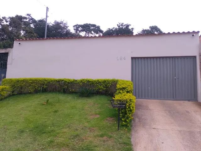 Linda Casa com Piscina, Ampla Varanda e 5 Vagas - Foto 2