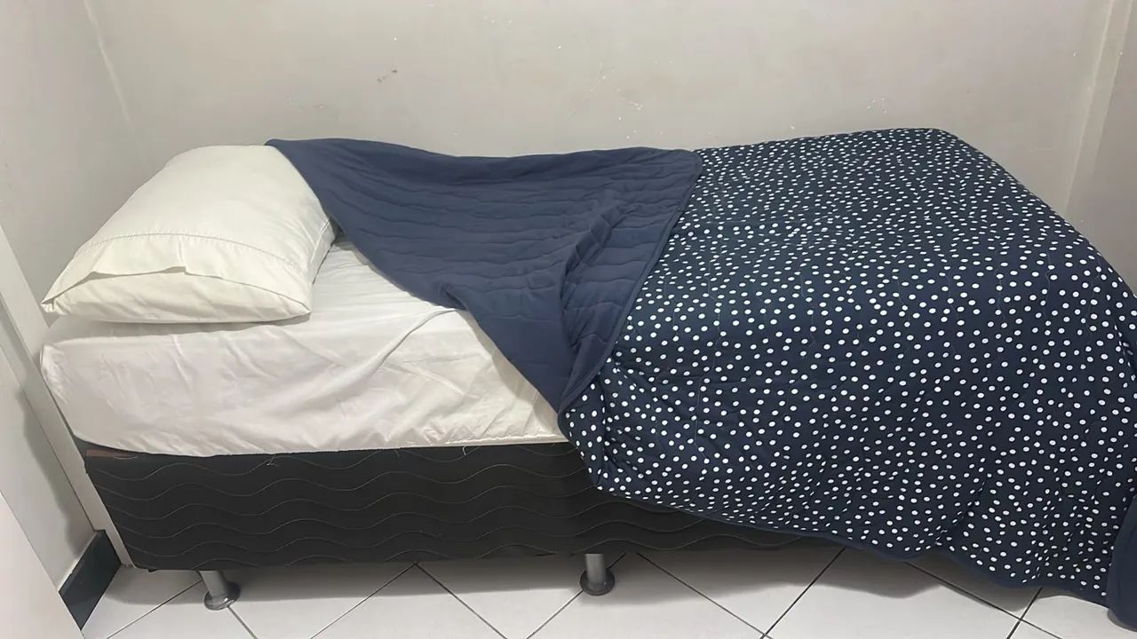 2 Camas box solteiro 