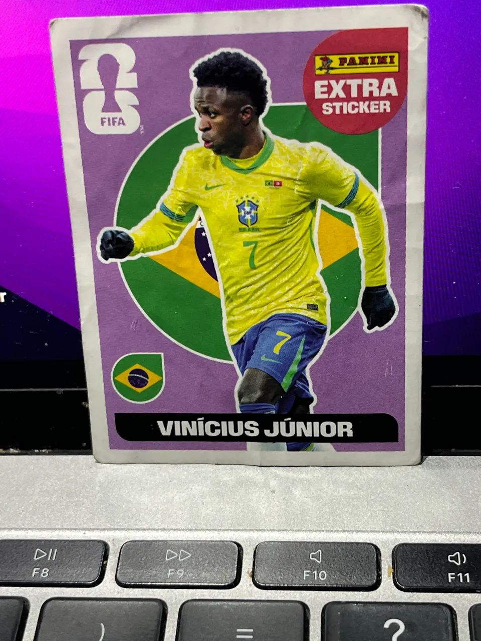 Figurinha extra stickers Vinicius Júnior bordo