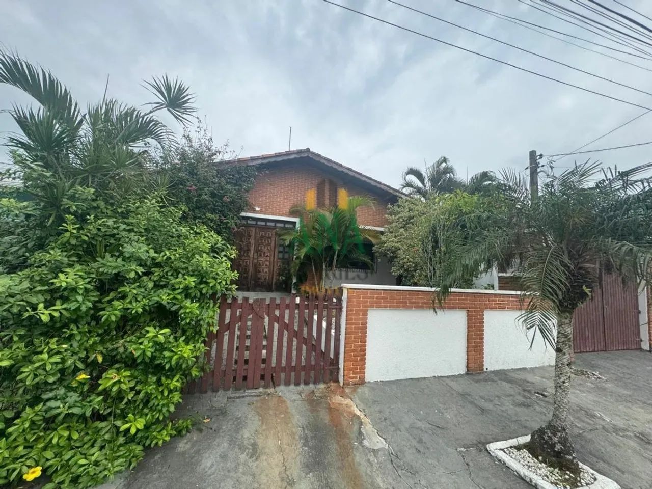 Casa com 07 dormitórios e 04 Suítes em Peruíbe