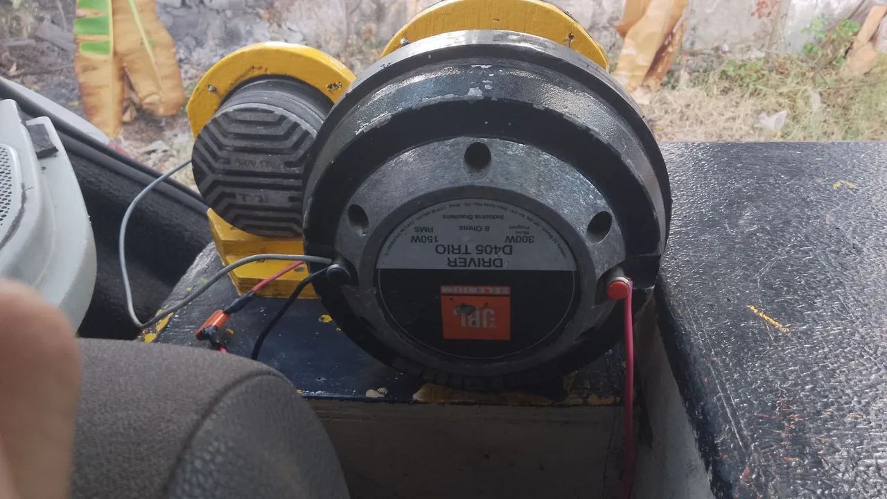 $2600 CAIXA TRIO pra vender e troca em caixa jbl - Foto 2