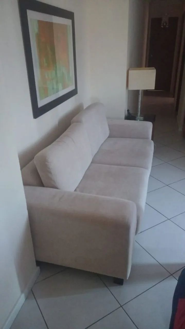 Vendo.   Sofá    (  NÃO   RETRÁTIL   )  .