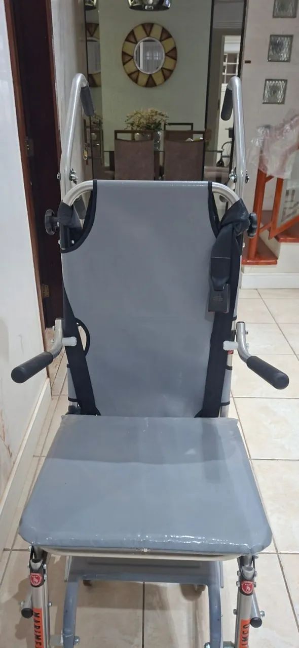 Cadeira de Subir e descer Escadas - com freio e cinto para pernas MARIMED - Foto 2
