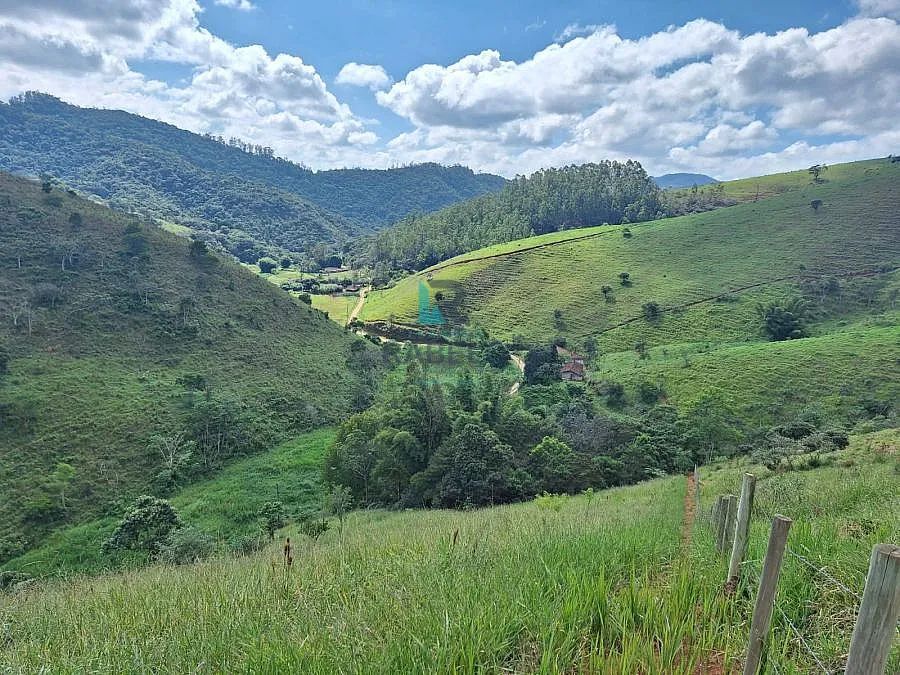CHÁCARA FORMADA PRÓXIMO AO CENTRO DE MONTEIRO LOBATO-SP