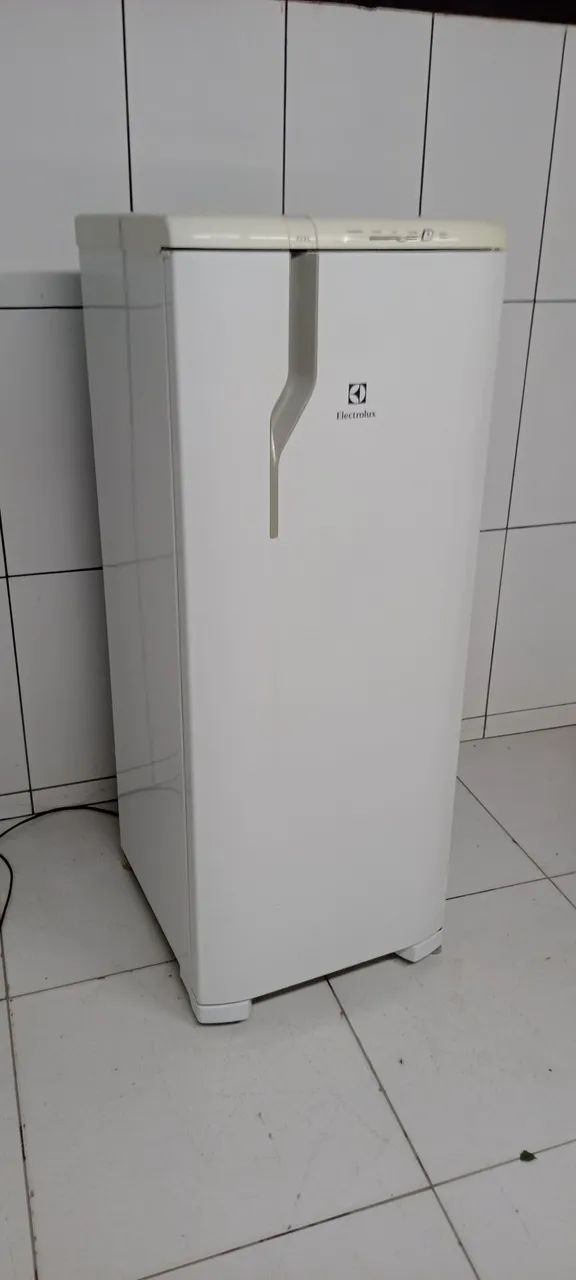 Vende uma geladeira Eletrolux  - Foto 5
