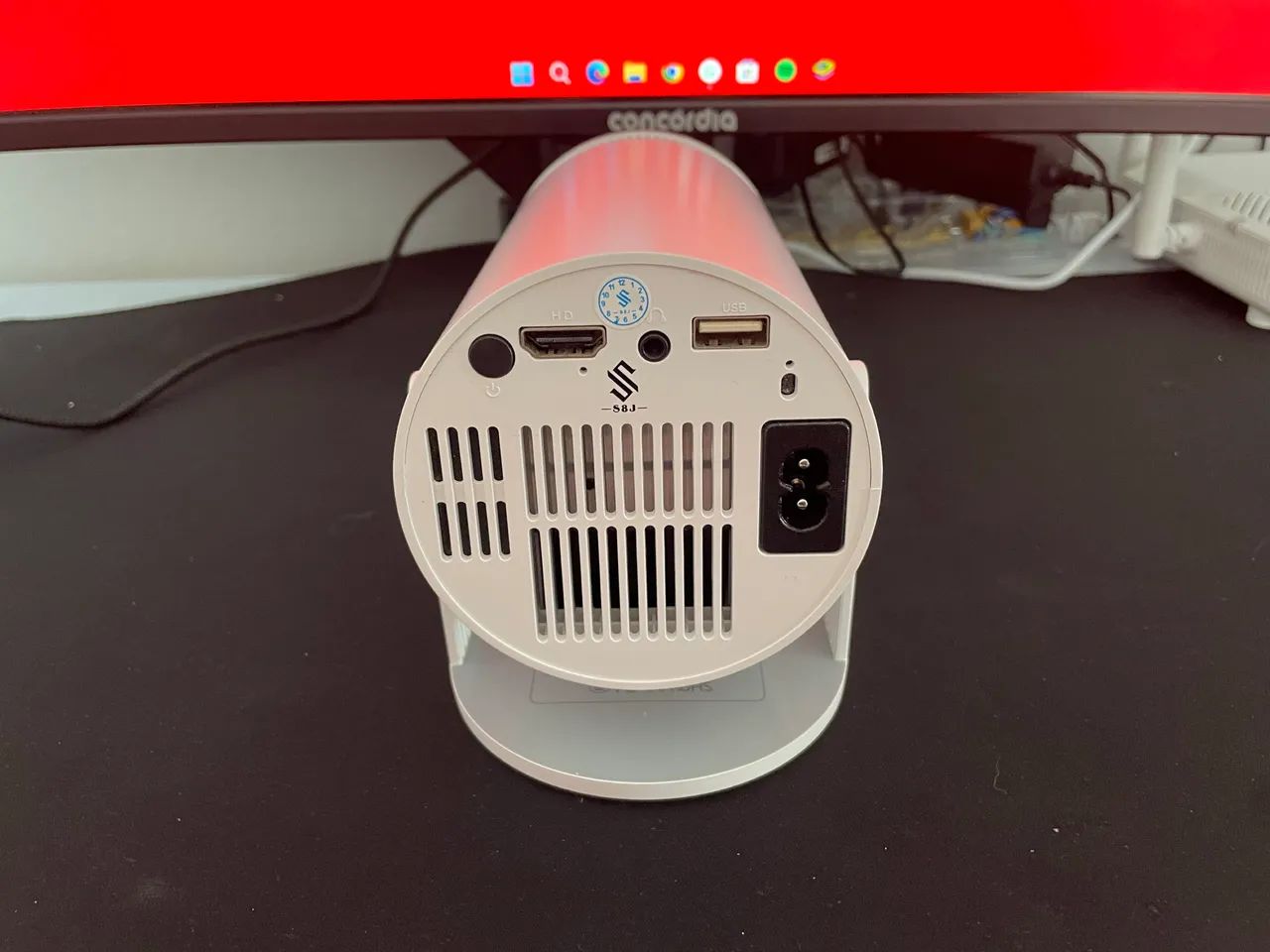 Mini Projetor HY300-A Android 11 Wi-Fi Bluetooth HD 720p - Foto 4