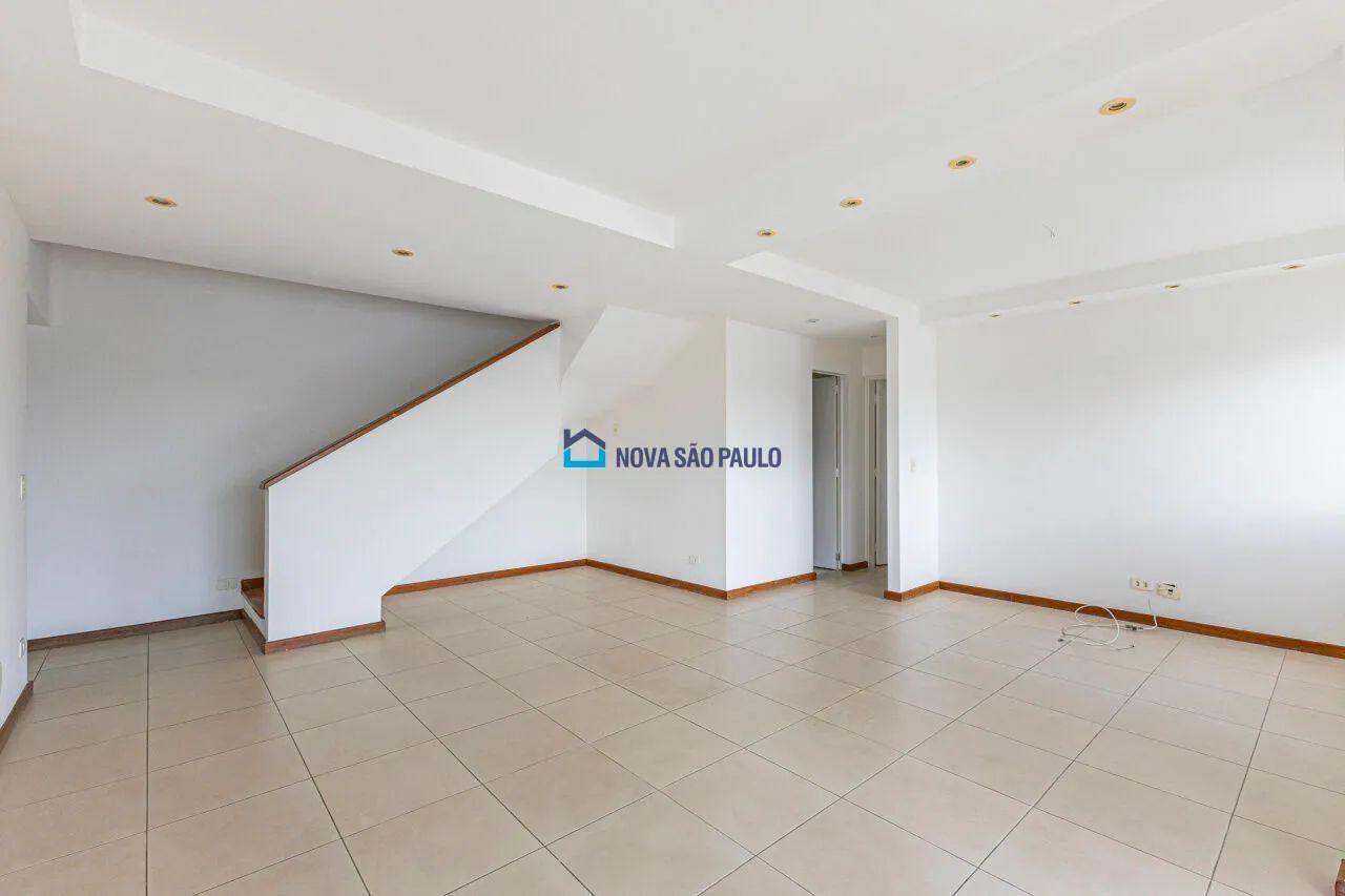 Venda. Moema. Cobertura com 158 m² . 3 quartos, com 2 suítes. 3 vagas