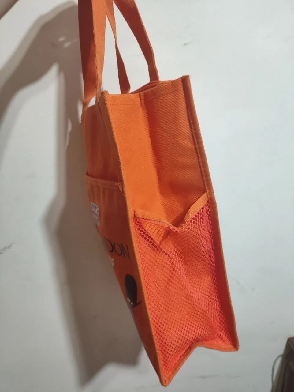 Sacola de tecido laranja com temática de londres - Foto 2