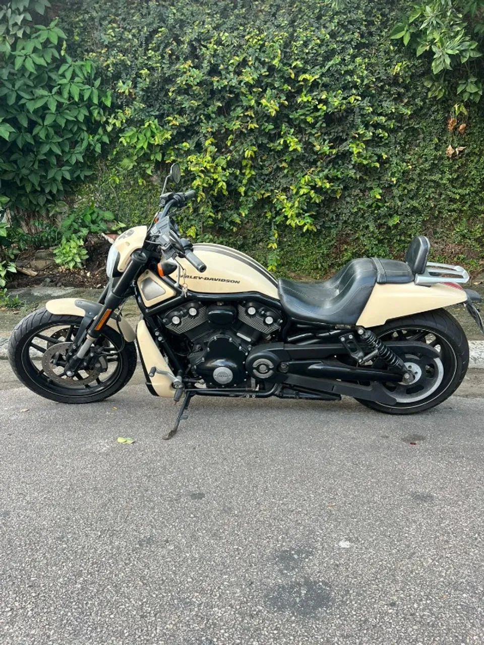Harley Davidson / V-Rod. 2014.  *