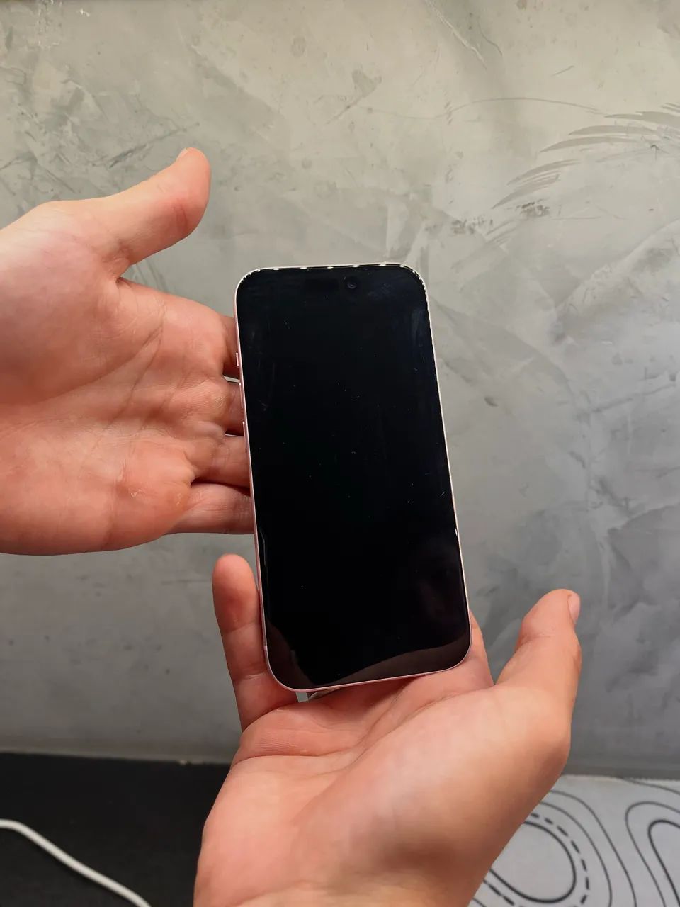 Iphone 15 - rosa (seminovo)  - Foto 4
