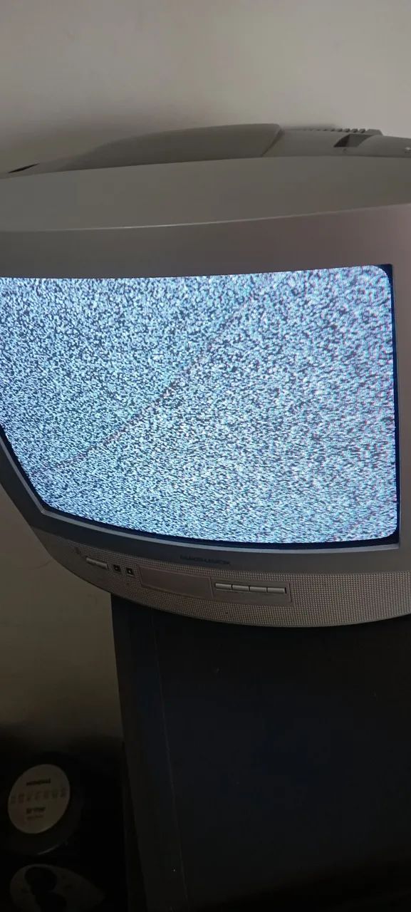  Tv Magnavox 14 polegadas, sem controle remoto, entradas rf e av
