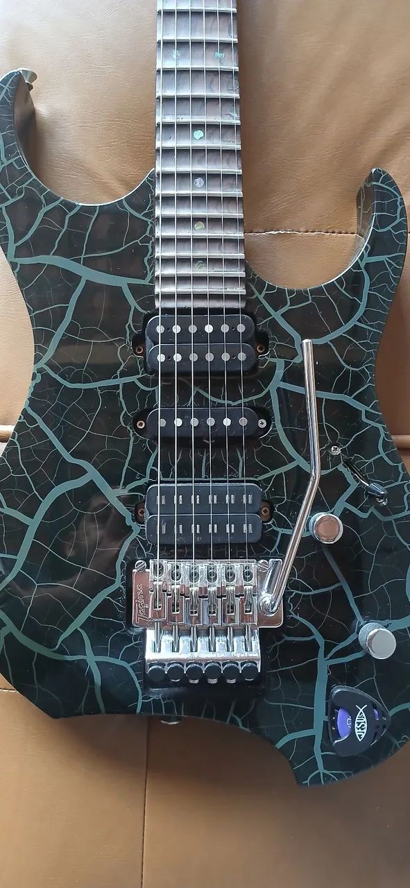 Guitarra Tagima arrow 2