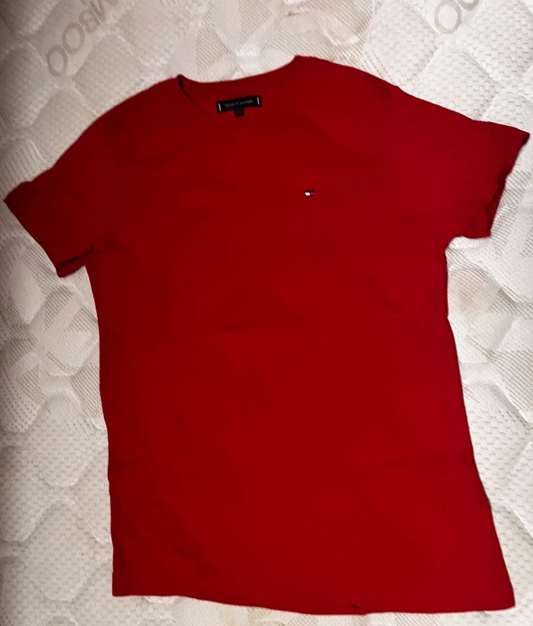 CAMISA TOMMY HILFIGER VERMELHA NUNCA USADA