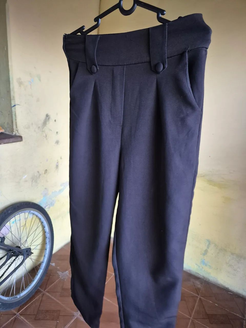 Calça preta feminina, Tamanho M. - Foto 4