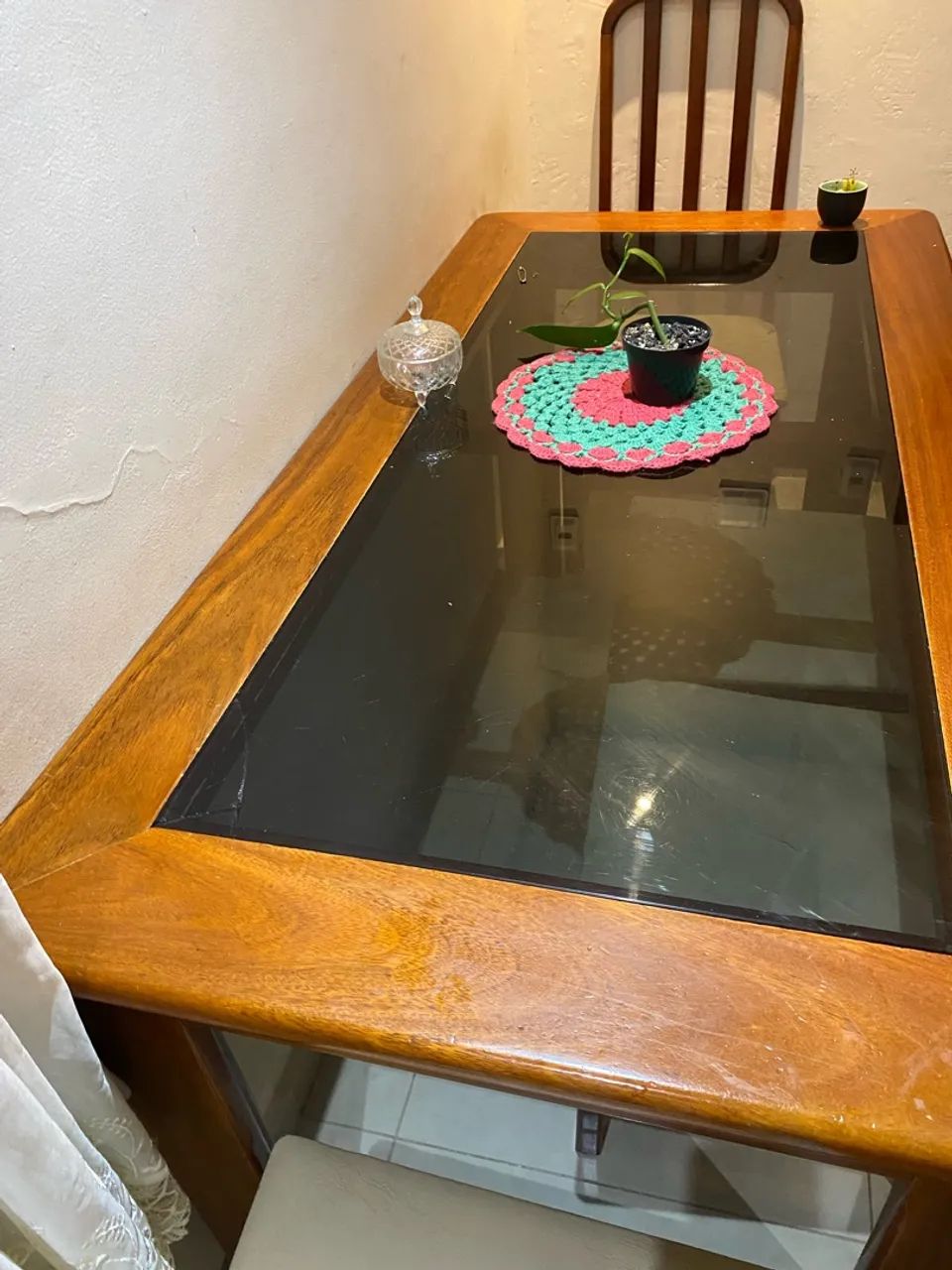 Mesa com 6 cadeiras de madeira - Foto 2