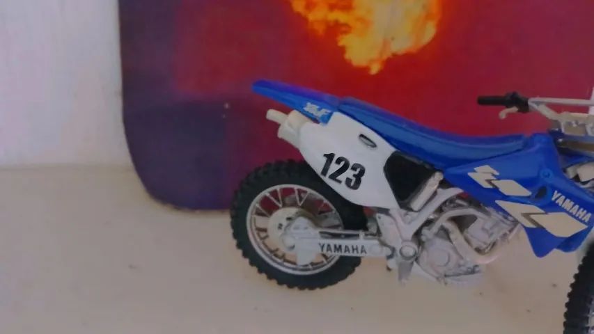 MINIATURA DA MOTO YAMAHA YZ 400F AZUL - Foto 5