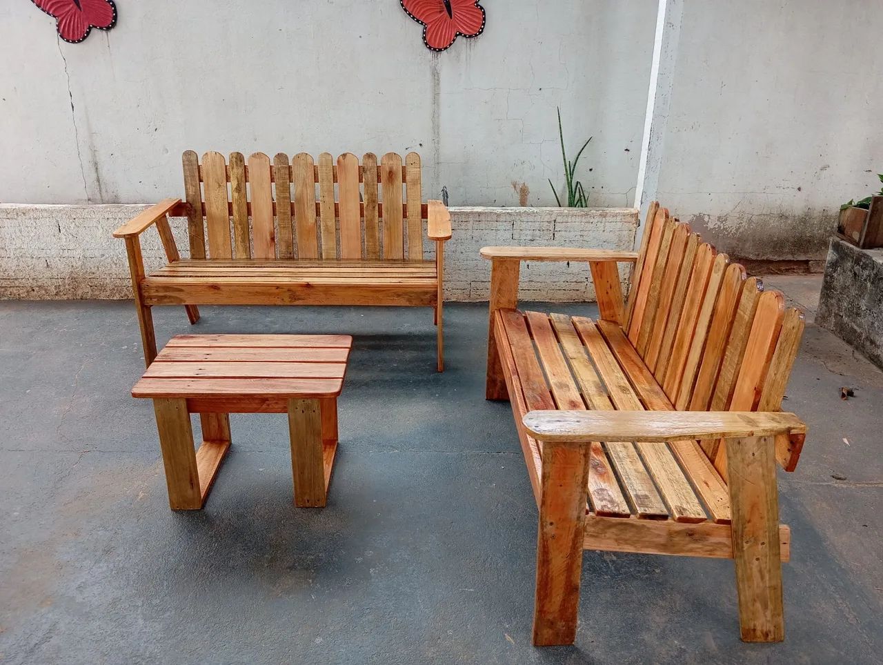 Conjunto de bancos e mesinha - Foto 2