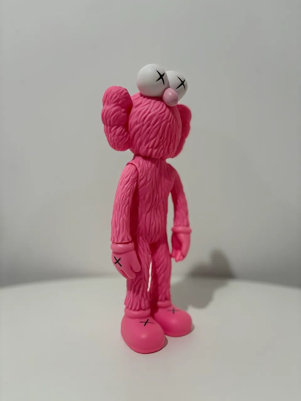 Boneco Decorativo Estilo KAWS Elmo 28cm | Colecionável  - Foto 3