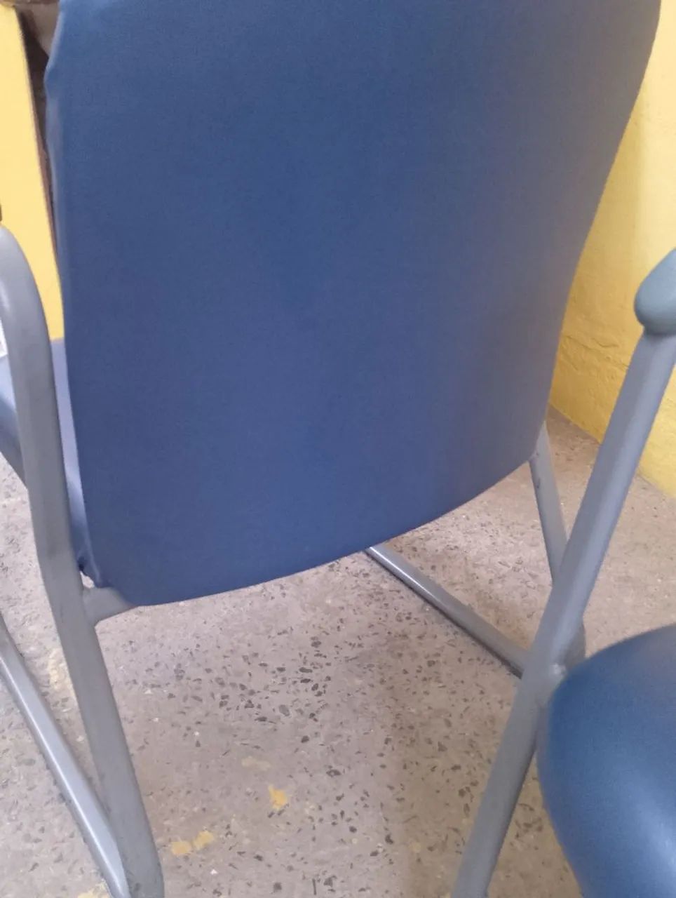 Poltronas almofadada as duas - Foto 2