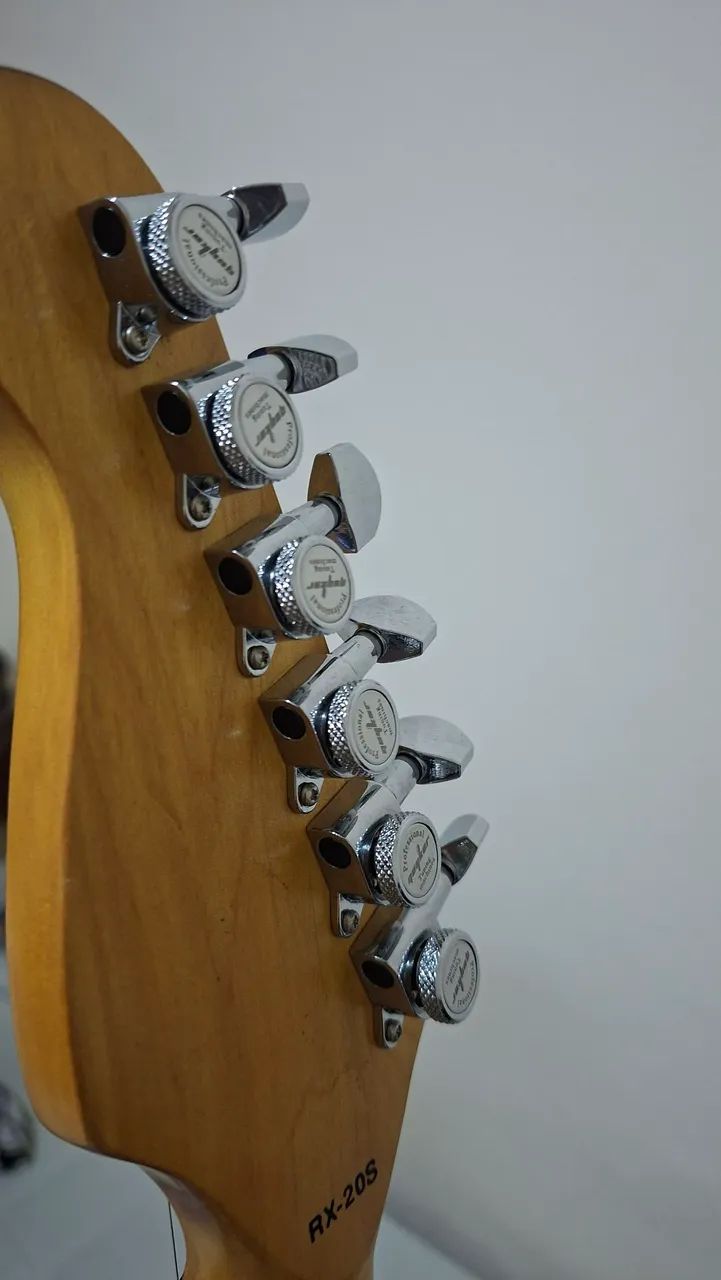 Guitarra strocaster excelente estado - Foto 3