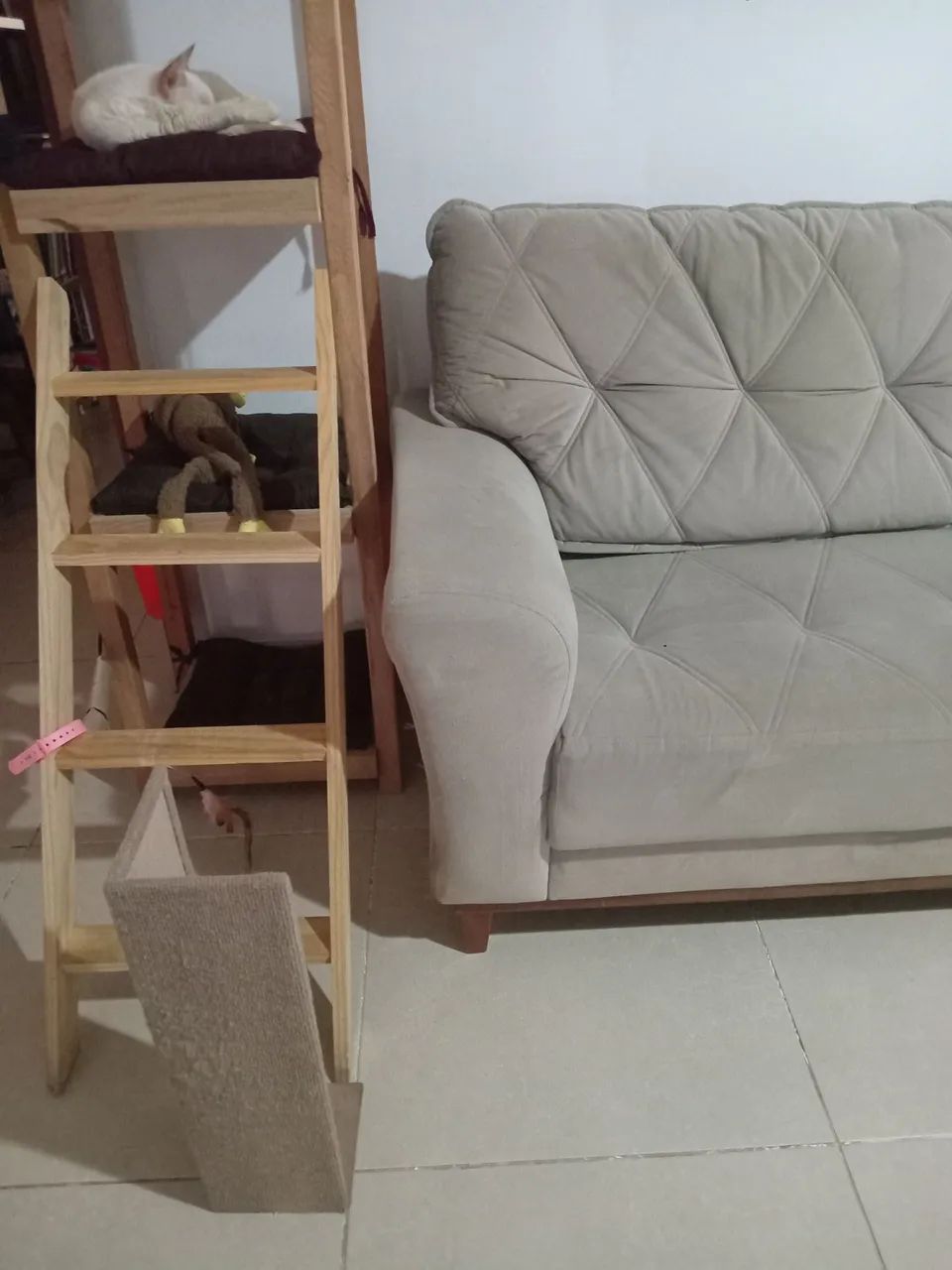 Sofá três lugares em ótimas condições! - Foto 4
