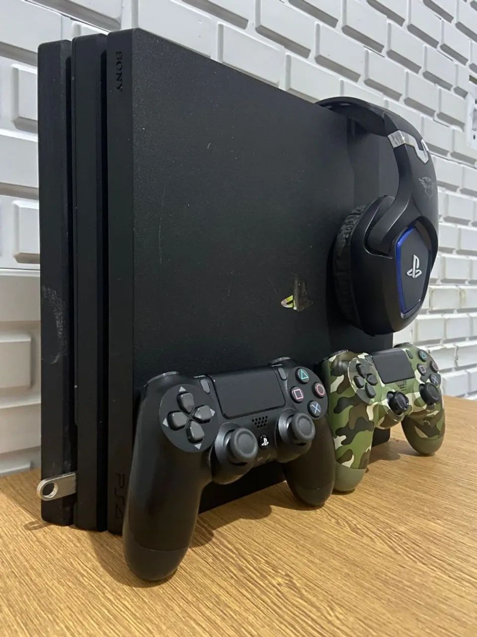 PS4 PRO 1TB 4K  - Foto 2