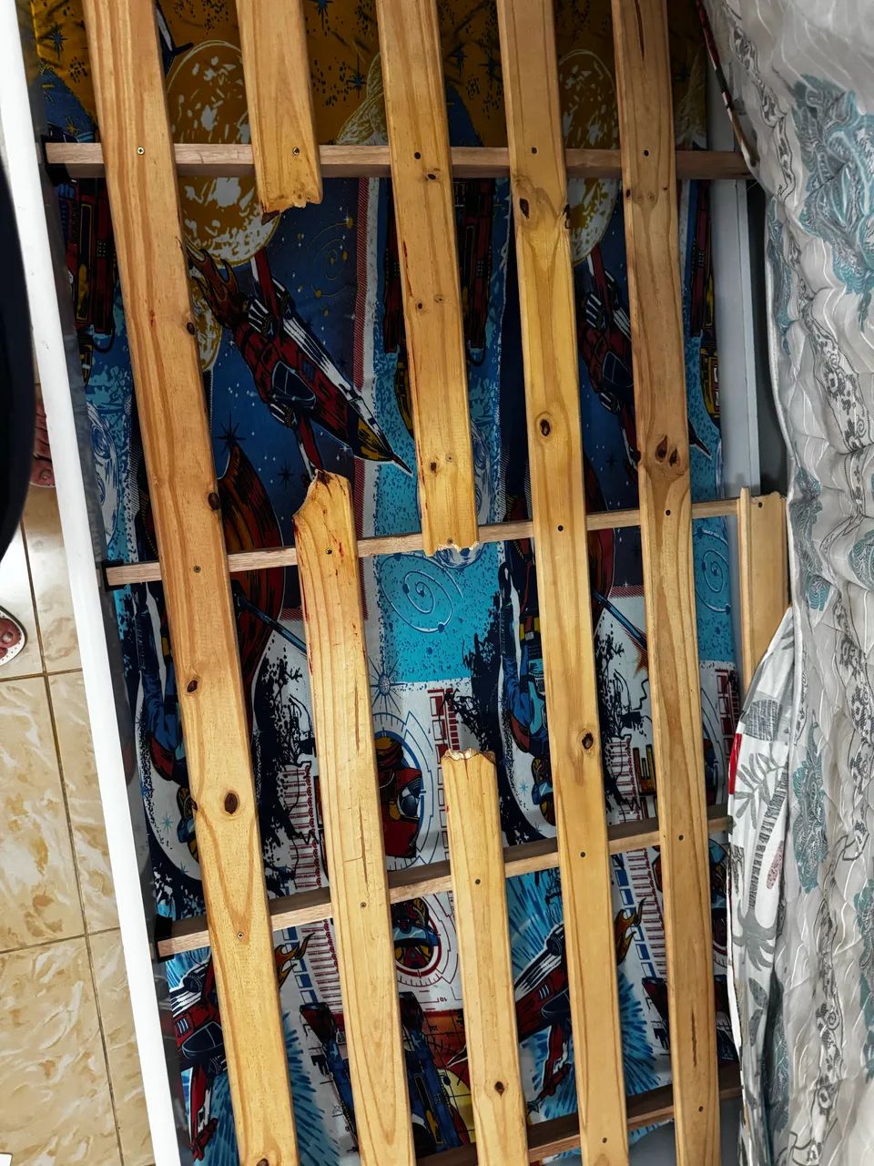 Vendo uma cama que puxa embaixo - Foto 2