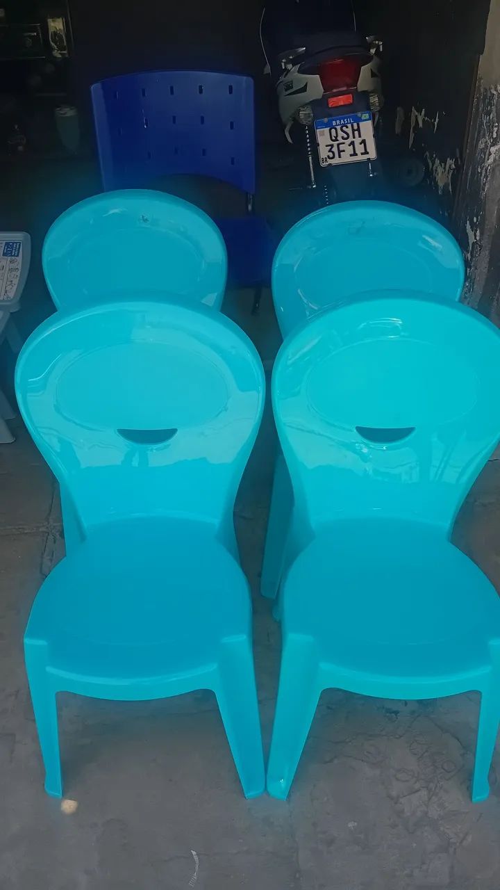 4 cadeirinhas infantil semi novas