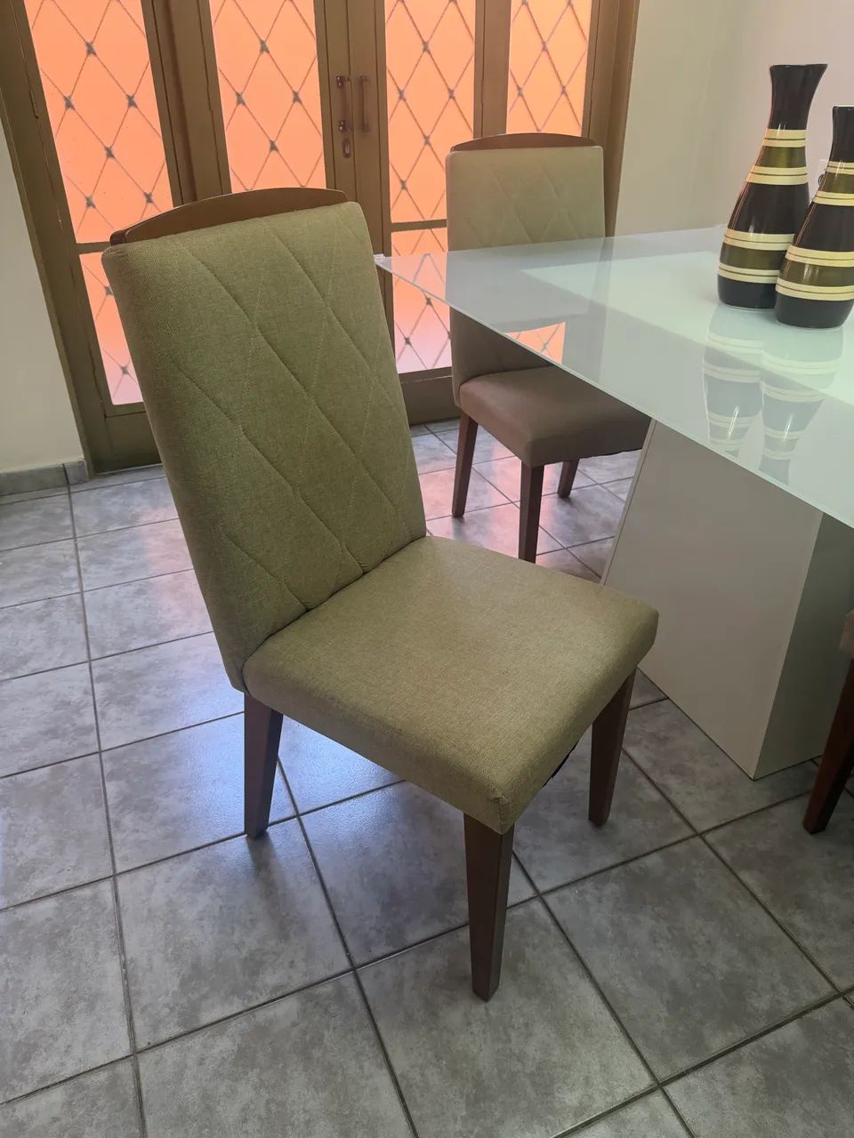 Mesa de Jantar com 4 Cadeiras Vidro Blindex e MDF - Foto 2