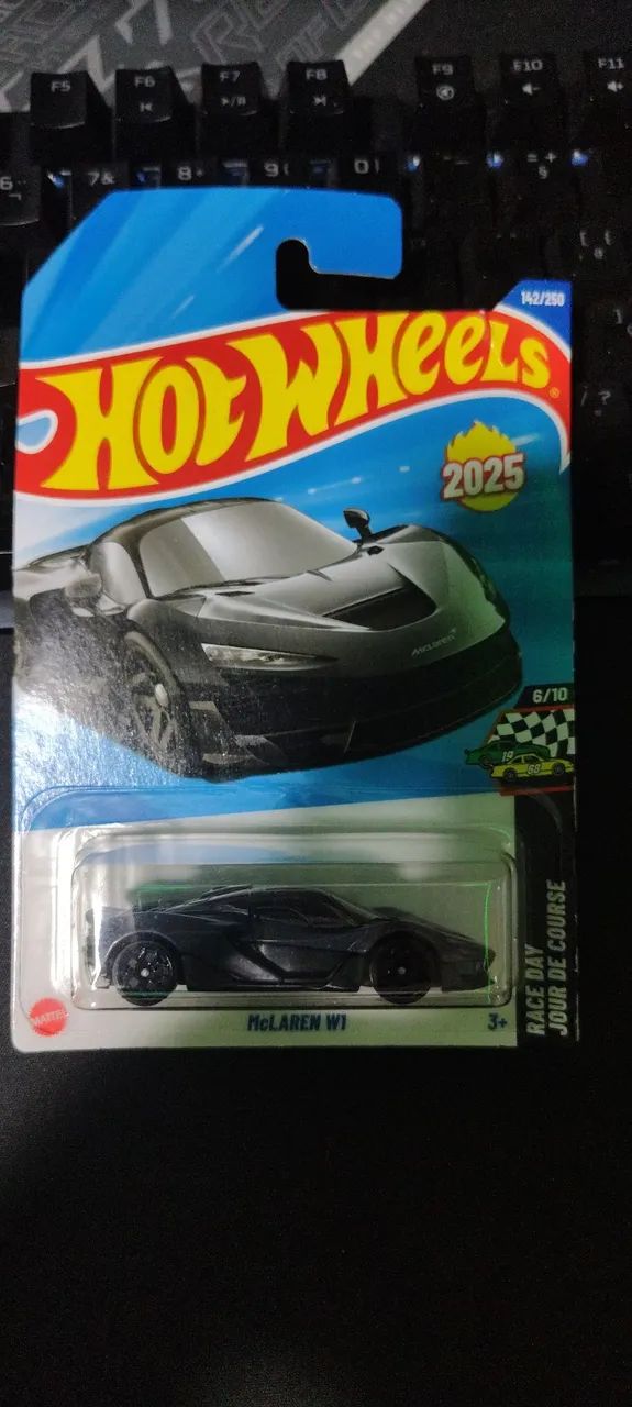 Carrinho Hotwheels McLaren W1 Preta