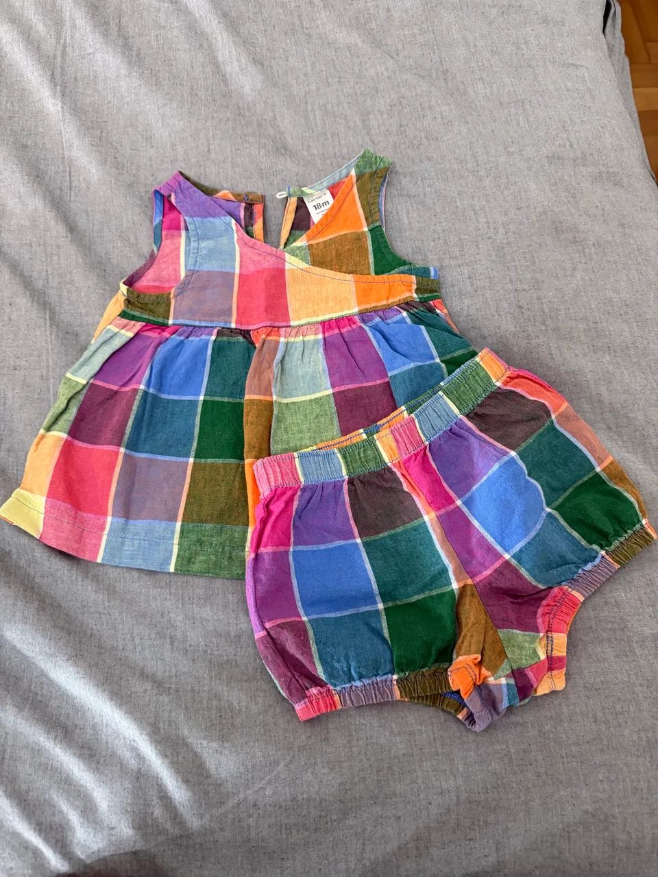 Conjunto colorido blusa e short Carters 18M - Foto 2
