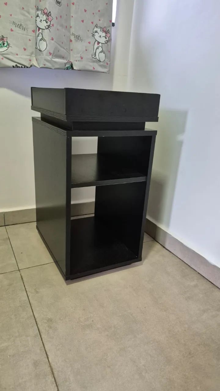 Mesa De Cabeceira Preta Moderna Com 2 Nichos E Bandeja (Usado) - Foto 3