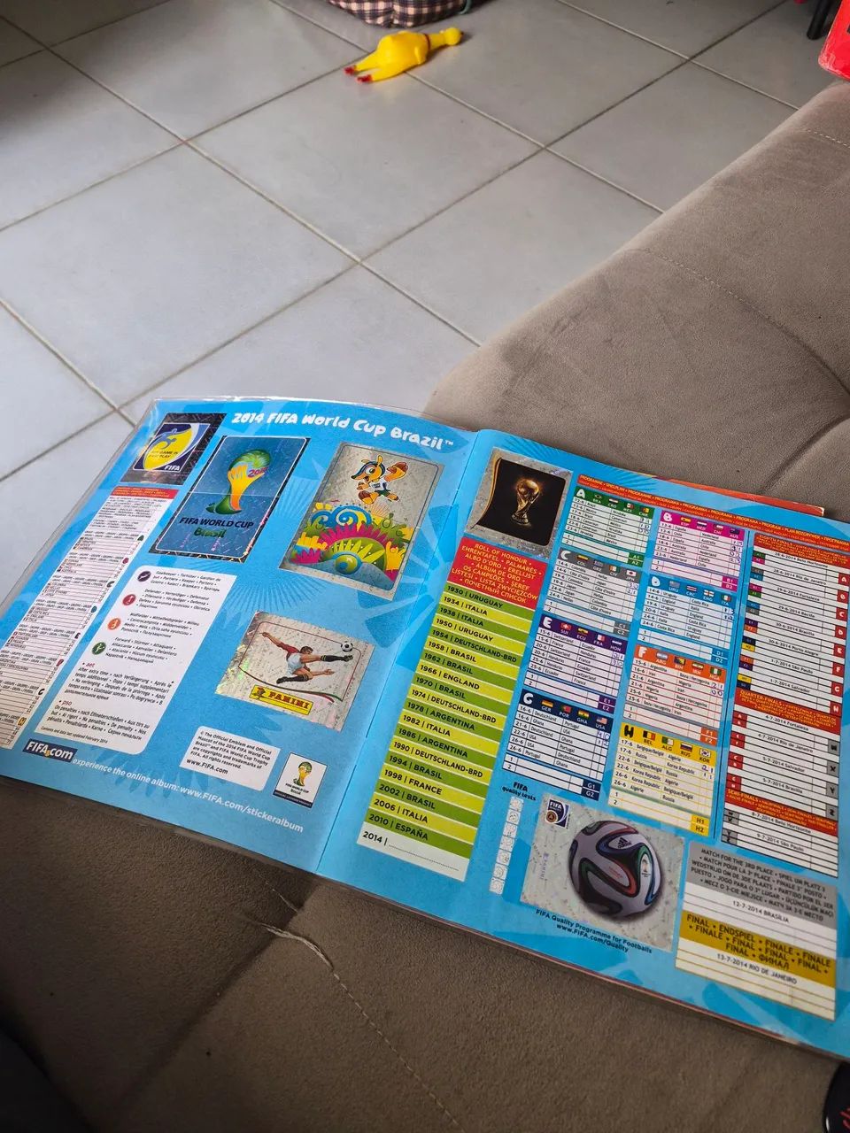 Álbum Copa do Mundo 2010 e 2014 completo. - Foto 3