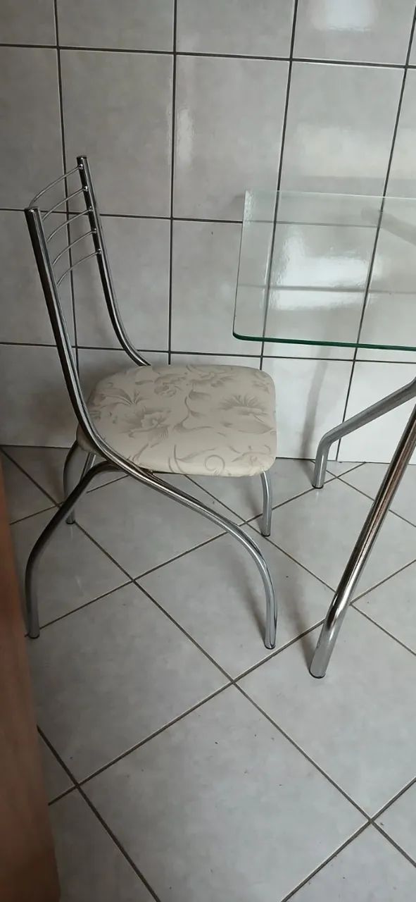 Mesa de vidro e cadeiras - Foto 3