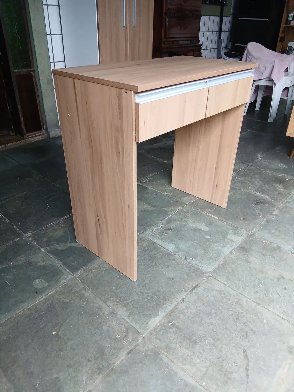 Mesinha mult uso com 2 gavetas novinha.  - Foto 5