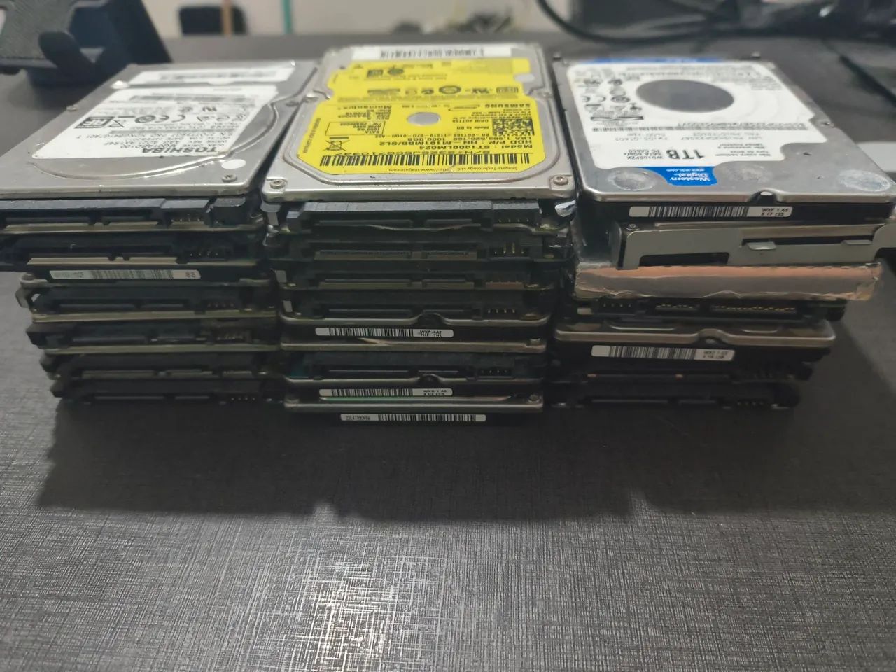 Lote de 22 HDs de notebook com defeito 