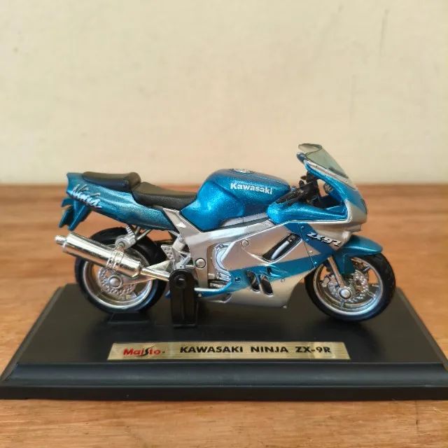 JUN Maisto ミニカーセット 1:18 スケール Miniatura Maisto Kawasaki Ninja ZX-9R azul - 1:18 - Hobbies e