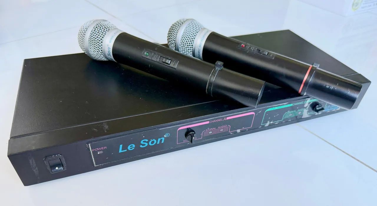 Dois microfones Le Son SEM fio UHF