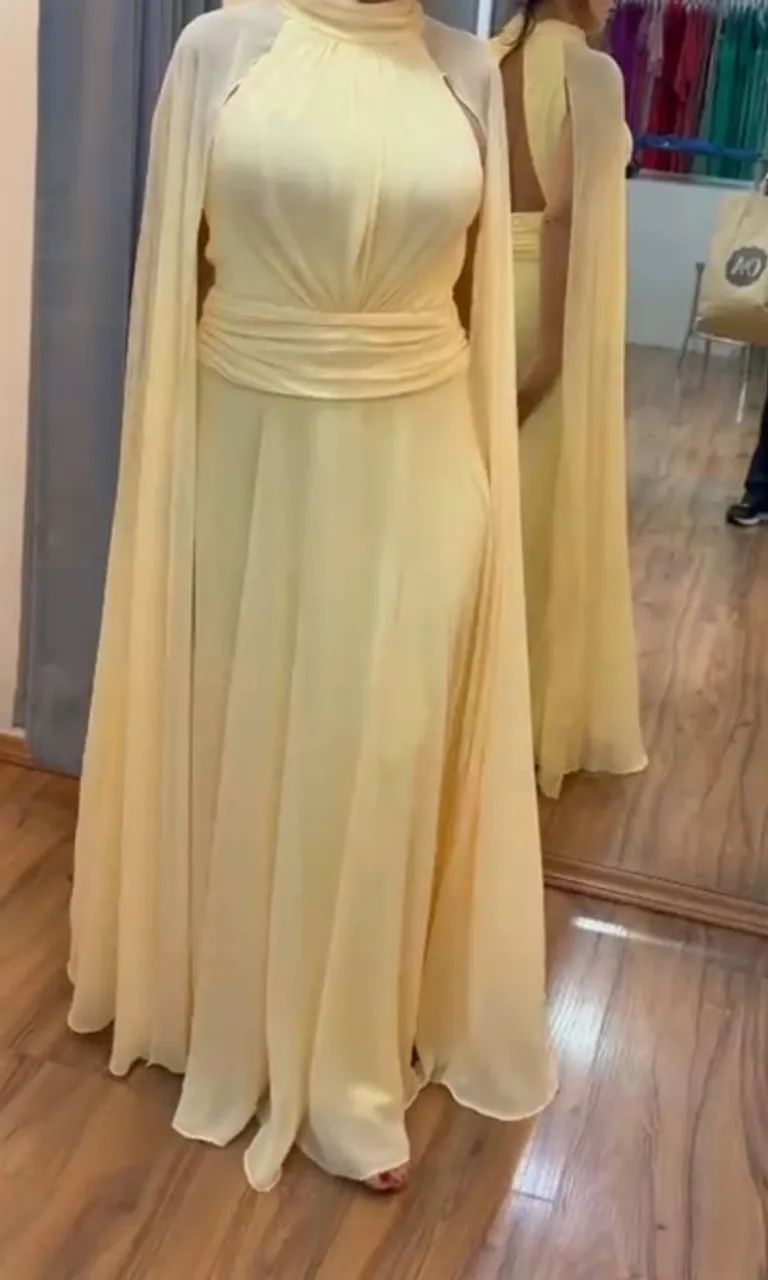 Vestido amarelo manteiga
