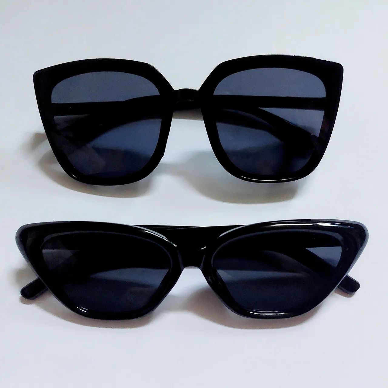 Kit 2 Óculos de Sol Escuro modelo retangular gatinho blogueira