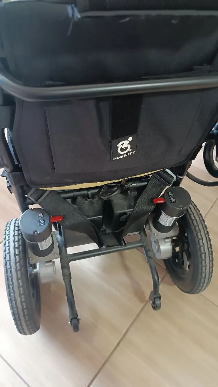Cadeira de rodas motorizada  - Foto 2