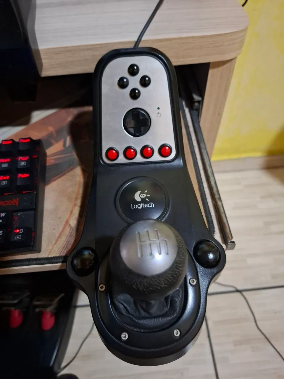 Volante Logitech G27 Driving Force - Com Pedais E Cambio - Foto 3