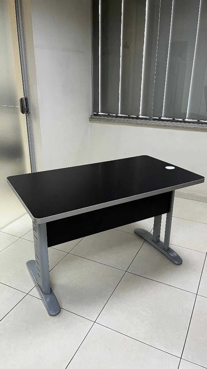 MESA DE ESCRITÓRIO EM EXCELENTE ESTADO